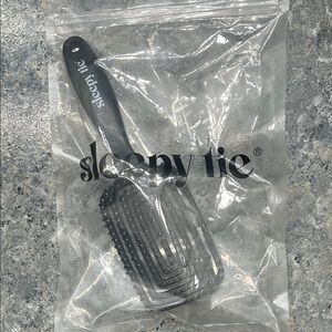 Sleepy Tie Black Hair Tool